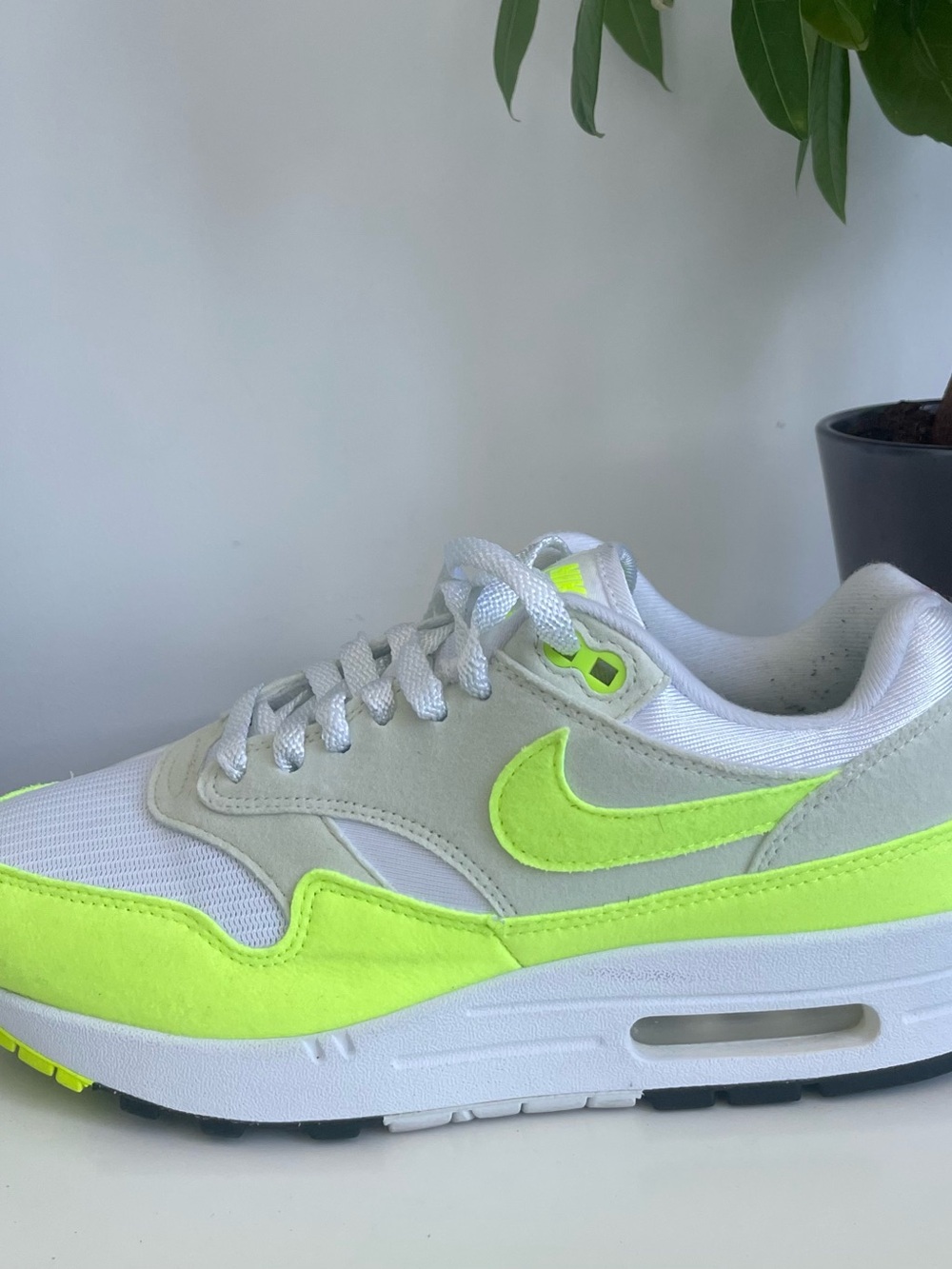 Women Size 9 Nike Air Max 1 '87
Green Highlight Suede Shoes